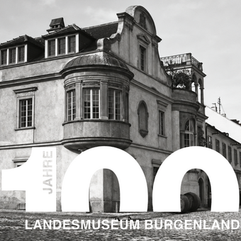 100 Jahre Landesmuseum Burgneland Logo mit Bild des Landesmuseums in der Museumgasse in schwarz/weiß