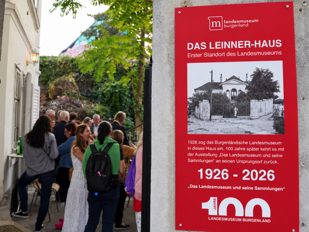 Gäste bei der Ausstellungseröffnung im Leinner-Haus Eisenstadt