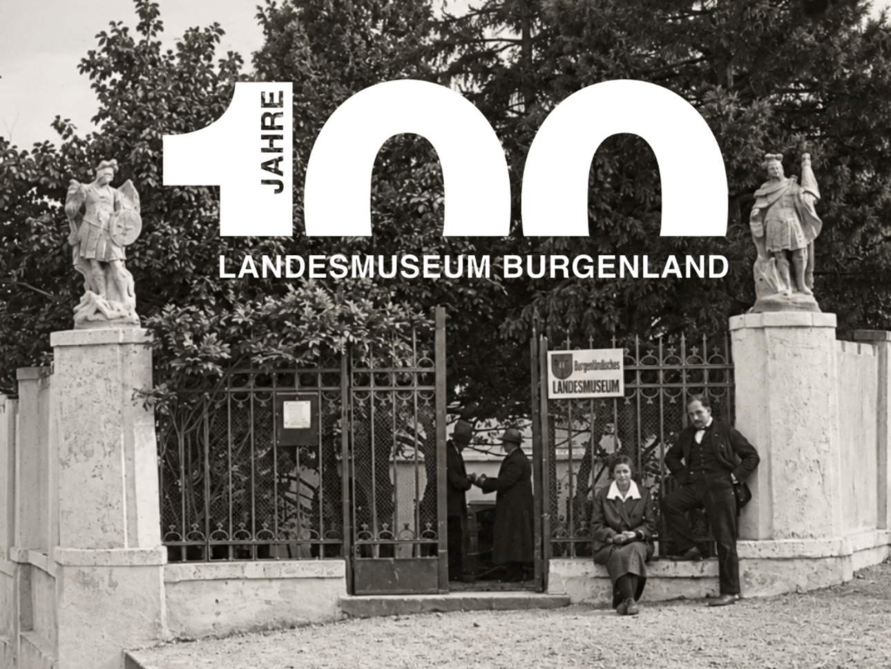 100 Jahre Landesmuseum Logo - s/w Bild, optimiert, Leinner-Haus Tore
